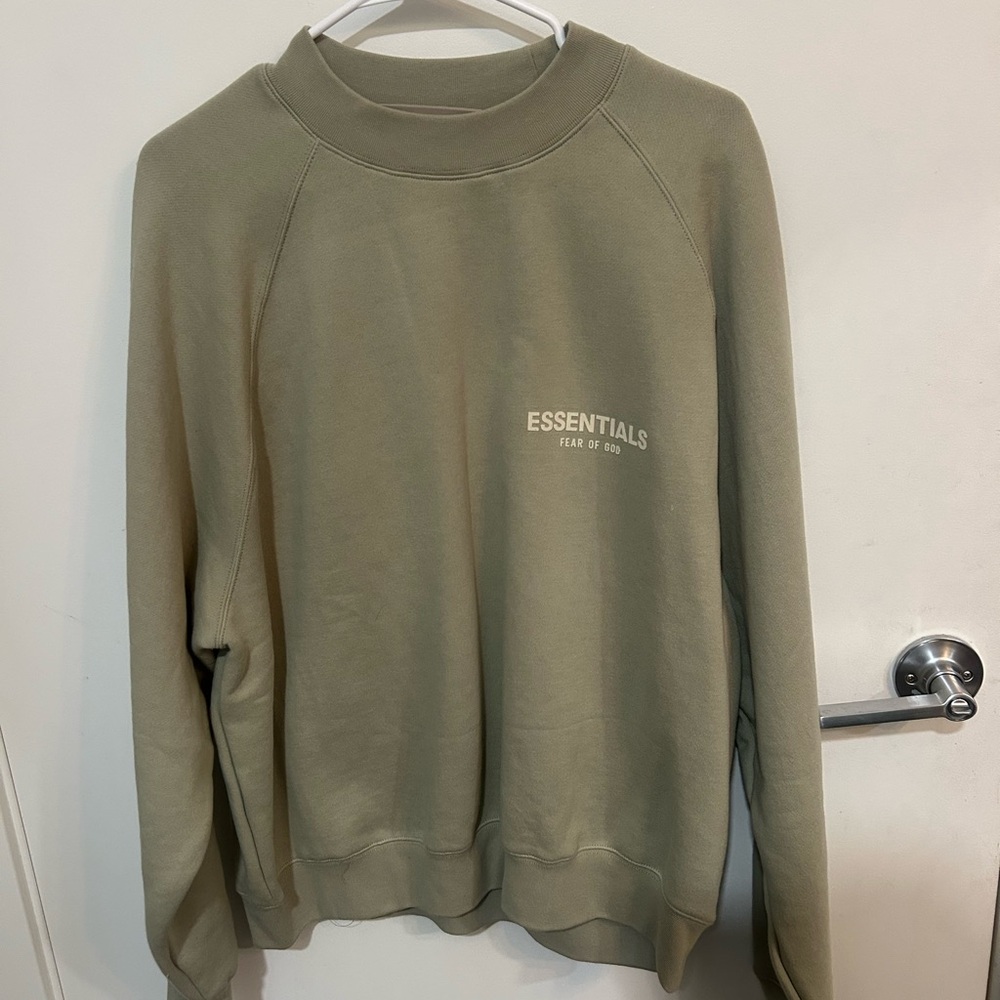 NEW! Essentials crewneck